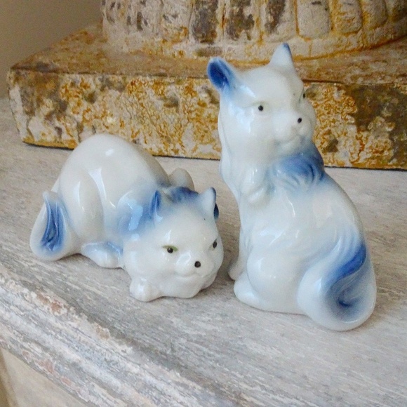 Set of 2 Collectible Blue & White Porcelain Ceramic Cat Figurines - Picture 2 of 10
